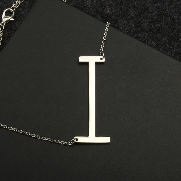 COLLAR CON INICIAL "I"