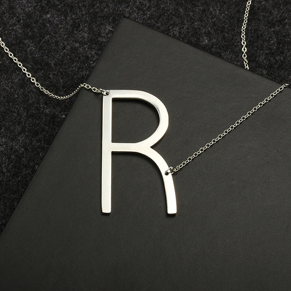 COLLAR CON INICIAL "R"