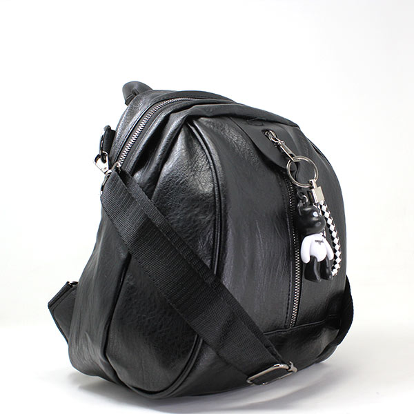 MOCHILA CON LLAVERO NEGRO